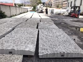 Zrání fasádních panelů v exteriéru