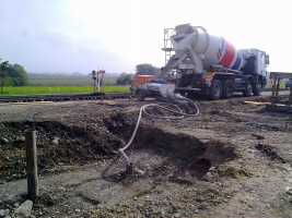 Přeložka vodovodu, zaplnění původního vedení (září 2014, Otrokovice)