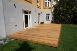 Terasa ze Sibiřského modřínu se skrytými spoji