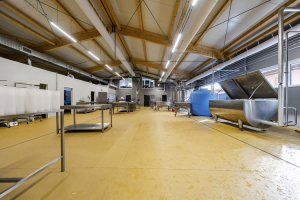 Farma Hole, výstavba sýrárny