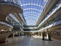 Pavilony komponované do zeleného svahu