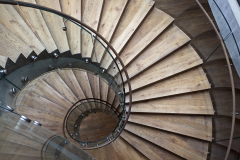 Pavilony komponované do zeleného svahu