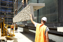 Pavilony komponované do zeleného svahu