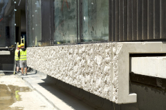 Pavilony komponované do zeleného svahu