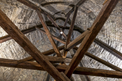 Původní krov byl v rámci rekonstrukce doplněn jen o chybějící části tzv. protézováním