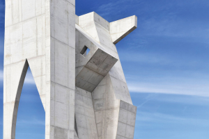 Konstrukce věže v průběhu stavby