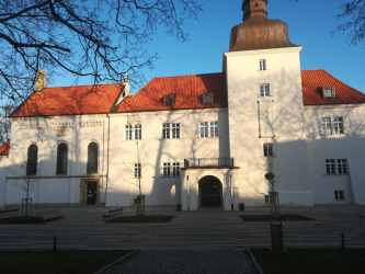 Zámek v Dolních Břežanech u Prahy