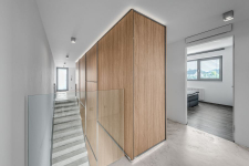 Rodinný dům ve svahu s relaxačními výhledy