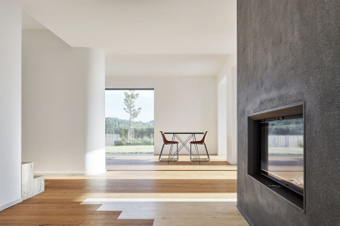 Autoři projektu interiéry otevřeli a prosvětlili