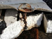 Obr. 5: Krásně zkorodované mechanické kotvení, které jistě nemá požadované cykly Kesternicha