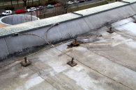 Obr. 10: Vytržená izolace z patního plechu nebo vytržené vše včetně patního plechu