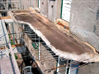 Opravy balkónů a lodžií jsou jednou ze základních součástí revitalizace bytových domů. Poškození bývá často rozsáhlé a mívá vliv i na statické vlastnosti a funkčnost objektu. Opravy pak bývají často podceňovány, přičemž balkóny, lodžie a terasy jsou z hlediska povětrnosti a s přihlédnutím k užívání nejvíce zatěžované konstrukce budov