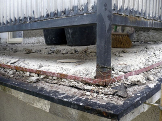 Opravy balkónů a lodžií jsou jednou ze základních součástí revitalizace bytových domů. Poškození bývá často rozsáhlé a mívá vliv i na statické vlastnosti a funkčnost objektu. Opravy pak bývají často podceňovány, přičemž balkóny, lodžie a terasy jsou z hlediska povětrnosti a s přihlédnutím k užívání nejvíce zatěžované konstrukce budov