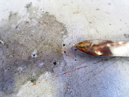 Obr. 6: Příklady „flekatosti“ povrchu podlahy