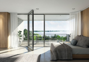 Bezbariérové balkonové a terasové dveře Schüco AWS (Aluminium Window System) jsou vybaveny zapuštěným prahem, který umožňuje přechod mezi vnitřním a venkovním prostorem bez rizika zakopnutí. Těsnění prahu se zpožděným hydraulickým spouštěním zajišťuje snadné zavírání a kování Schüco v rámu křídla umožňuje snadné ruční ovládání (zdroj: Schüco CZ)