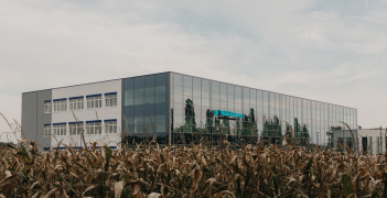 Nová průmyslová hala koncernu Muehlbauer v Nitře využívá k vytápění, chlazení a ohřevu vody systém NIBE