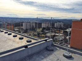 Izolovaná jímací soustava za pomoci distančních nevodivých vzpěr DEHNiso