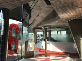 Pohledové stropy Šporkovského paláce s otiskem bednění z hoblovaných prken