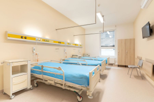 Modulární přístavba bloku ortopedie pro Karvinskou hornickou nemocnici. Přístavbu realizovala společnost KOMA Modular (zdroj: KOMA Modular)