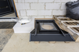 Před začátkem montáže zkontrolujte kompletnost dodávky. Světlovod VELUX se dodává jako kompletní sada. Základní součástí je horní rám, difuzér, tubus a dvě flexibilní kolena