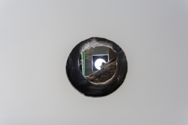 Po instalaci střešního modulu do šikmé střechy vyřízněte v interiérovém podhledu otvor s rozměrem 305 mm pro světlovod s průměrem 250 mm nebo 410 mm pro světlovod s průměrem 350 mm