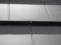 Jednotlivé šablony se kotví přišroubováním TORX šroubem s EPDM podložkou do čela latí