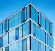 Případ 4: Otevíravé prvky v lehkém obvodovém plášti na výšku místnosti