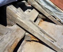 Obr. 10: Detail chybějící pozednice a poškození krátčat