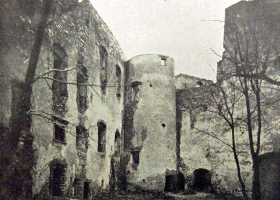 Obr. 1a: Dvorní průčelí od severozápadu: r. 1914. [1]