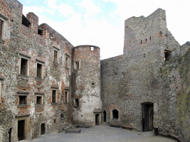 Obr. 1b: Dvorní průčelí od severozápadu: r. 2016.