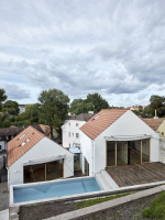 Všechny obytné místnosti mají přímý výstup na zahradu