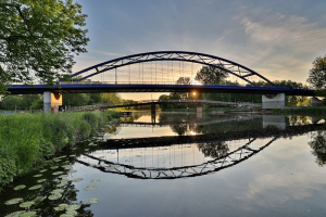 Silniční most přes Labe mezi Valy a Mělicemi