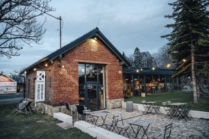 Konverze historické kovárny na kavárnu v Čeladné