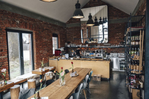 Konverze historické kovárny na kavárnu v Čeladné