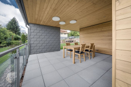 Veranda je obložena sibiřským modřínem