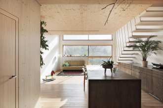 Interiéry jsou osluněné až do hloubky dispozice