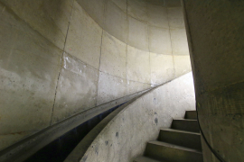 Obr. 1: Výrobky Xypex Concentrate a Modified byly použity pro hydroizolaci a ochranu dvou velkých šachet v srdci nového systému sběru a dopravy odpadních vod v pražské čtvrti Ďáblice Velká kanalizační šachta má výšku 36 m, průměr 6 m a obsahuje spirálový kanalizační žlab a revizní schodiště