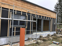 Fólie DELTA-FASSADE, která chrání obvodovou konstrukci před větrem a vlhkostí, umožňuje případný prostup vlhkosti z interiéru do venkovního prostředí