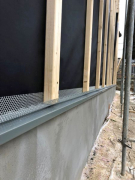 Těsné zpracování ve všech detailech napojení. Pás DELTA-FASSADE je stabilizován proti vysokým teplotám i UV záření