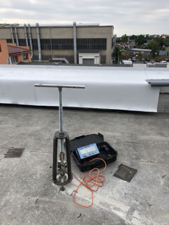 Výtažná zkouška v praxi. Zdroj: Roofix