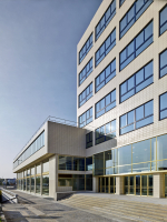 Obnovená fasáda u hlavního vstupu