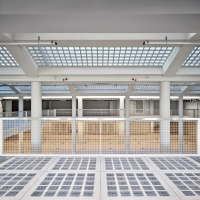 Sklobetonové panely se liší žebrováním a variantami skleněných tvarovek. Pro rekonstrukci se vyráběly nové s využitím formy odlité z původní tvarovky. Vyjmutí poškozených kusů se provádělo ručně.