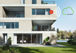 Společnost Schüco myslí i na ty nejmenší detaily spojené s provozem budovy, jak dokazuje senzor IoF. Tento čip veliký pouze několik centimetrů dokáže počítat otvírací cykly a pozná, kdy obvodový plášť budovy vyžaduje údržbu (zdroj: Schüco)