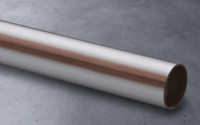 Dvě linky, symbol a ochranné zátky na koncích trubky v měděné barvě upozorňují na to, že trubky nejsou určeny pro instalace pitné vody (zdroj: Viega)