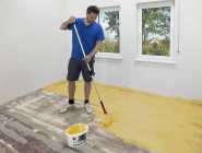 Aplikace Baumit Nivello na dřevěný podklad – aplikace kontaktního můstku Baumit SuperPrimer