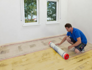 Aplikace Baumit Nivello na dřevěný podklad – vkládání sklotextilní síťoviny Baumit CeramicTex do skladby podlahy