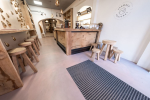 Café Volařík, Olomouc – PUR Deco Color ve dvou odstínech tvořících mramorování