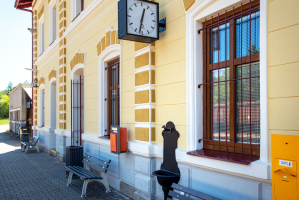 Nádražní budova v Jincích