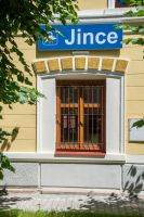 Nádražní budova v Jincích