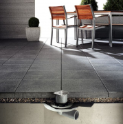 Spolehlivou ochranu proti pronikání kanalizačních plynů skrz podlahové vpusti nabízí zápachové uzávěry Viega Advantix o systémové míře 100 mm s dvěma kyvnými klapkami (zdroj: Viega)